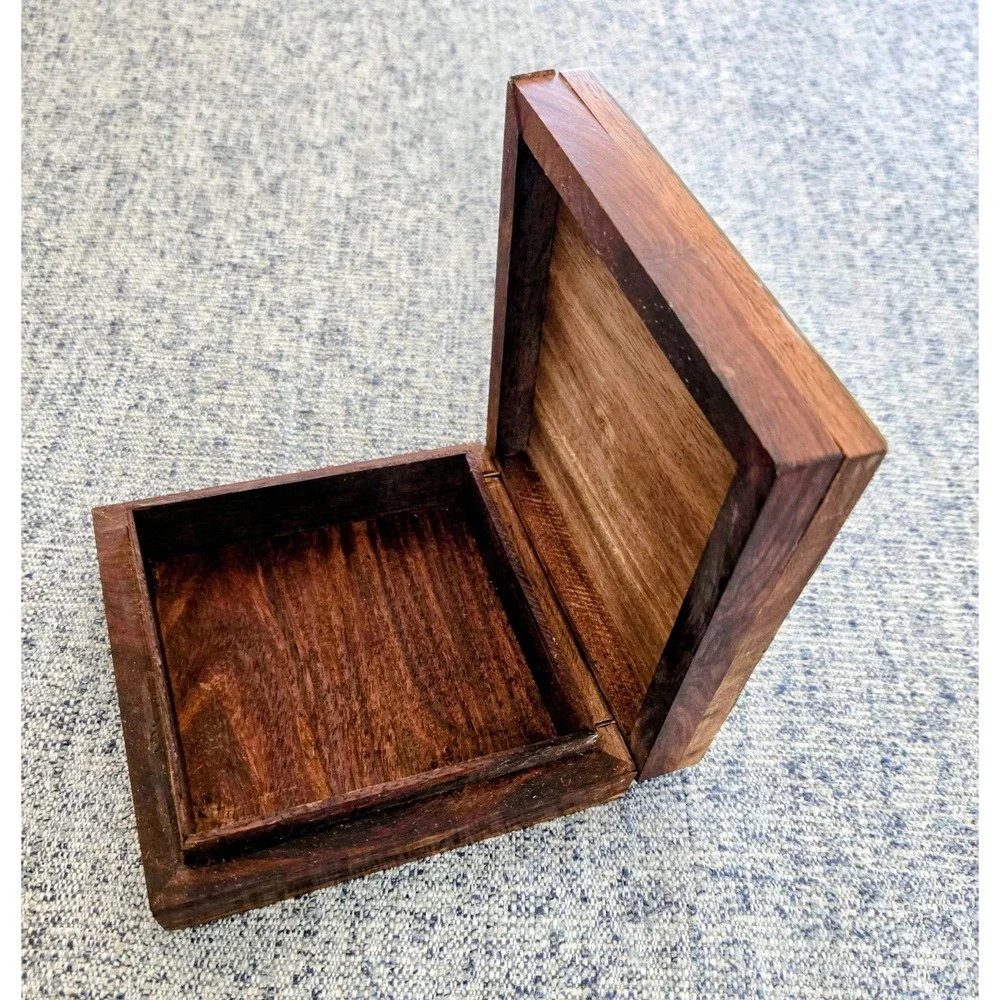 Vintage Wooden Trinket Box With Brass Inlays - 5